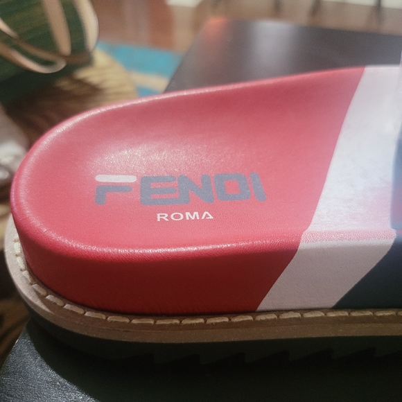 FENDI SLIDES - Picture 7 of 8